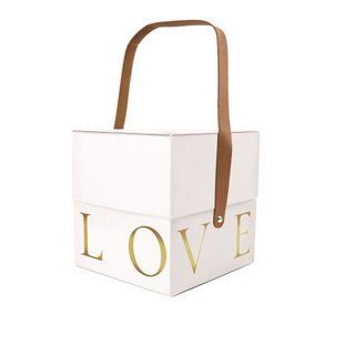 Подарункова коробка з ручкою LOVE біла, L &ndash; 18,5х18,5х19 см